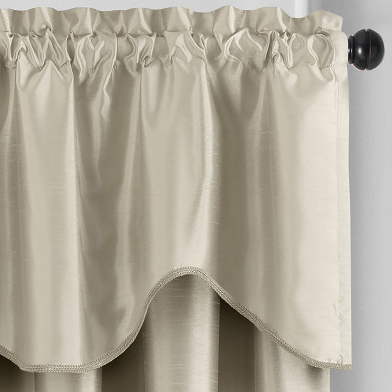 Mullan Scalloped 50'' W Window Valance, Ivory