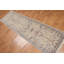 Tapis intérieur en laine noué la beige/gris 2 pi 4 po x 8 pi one-of-kind à la main Helmsley