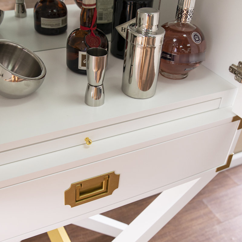 Grande armoire de rangement pour boissons blanche de 60 po de hauteur, verrerie campagne Bar Tuck Away