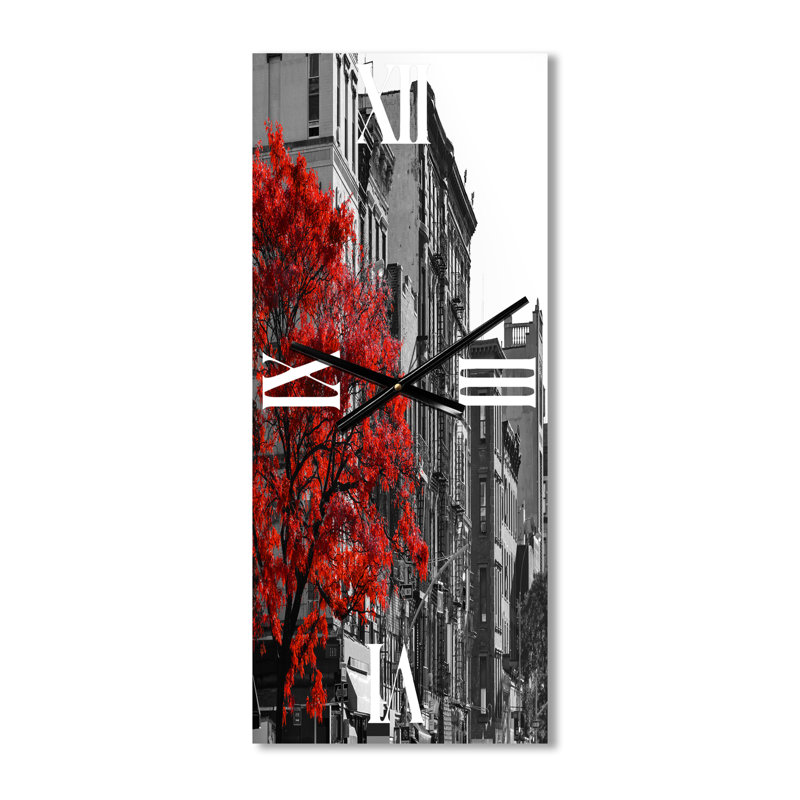 Arbre rouge sur noir et blanc New York City Street - horloge murale industrielle, Petit