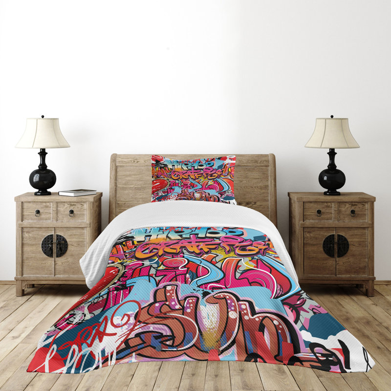 Graffiti Multicolor Twin Quilted Bedspread Set with Sham