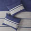 Édredon 7 pièces - très grand bleu. Matériau en faux suède. À l'intérieur. Conception confortable en pièces. Broderie sur des coussins décoratifs. Comprend un édredon, des taies décoratives, des oreillers et une jupe de lit. Laver à la machine et repasser à la vapeur.