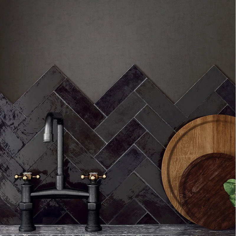 Mallorca 8" x 2.5" Ceramic Subway Tile, Black