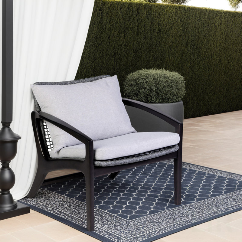 Chaise d'extérieur en bois d'eucalyptus foncé et corde grise avec coussins blancs Liora, chaise