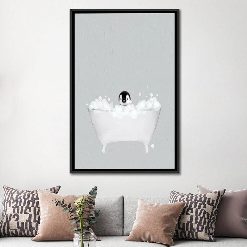«Penguin Blue Bath» par Leah Straatsma - reproduction d'art, Pas de tapis, H 60 po x l 40po x P 1,5 po, Toile avec cadre noir