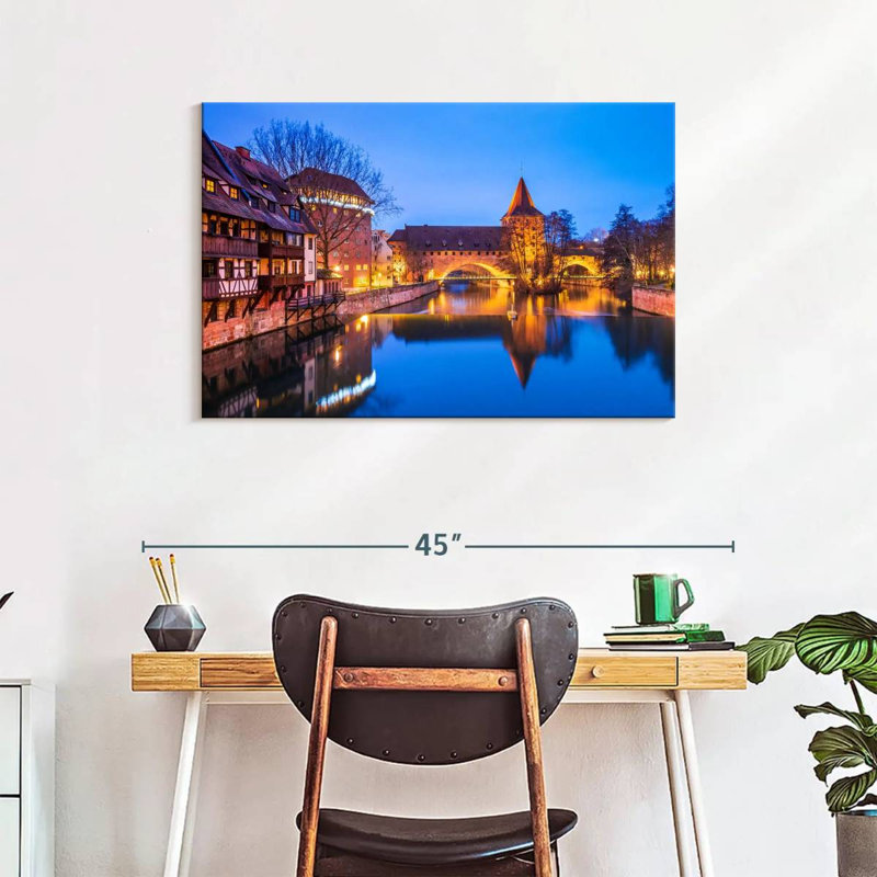 Harpa Nuremberg Glow, 24" H x 36" W