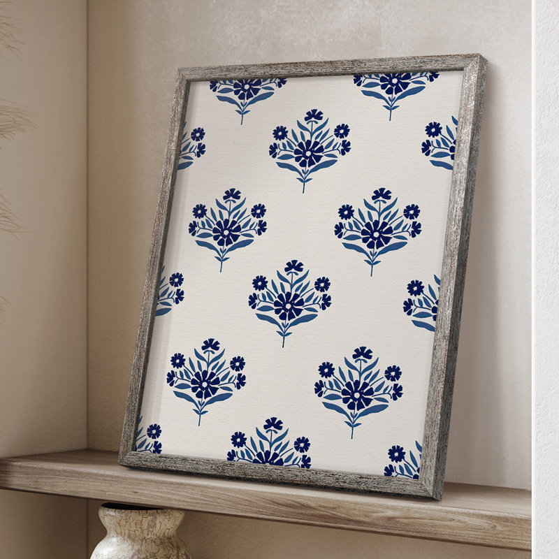 Motif de fleurs indigo I, reproduction encadrée - bois massif, H 21 po x l 17 po