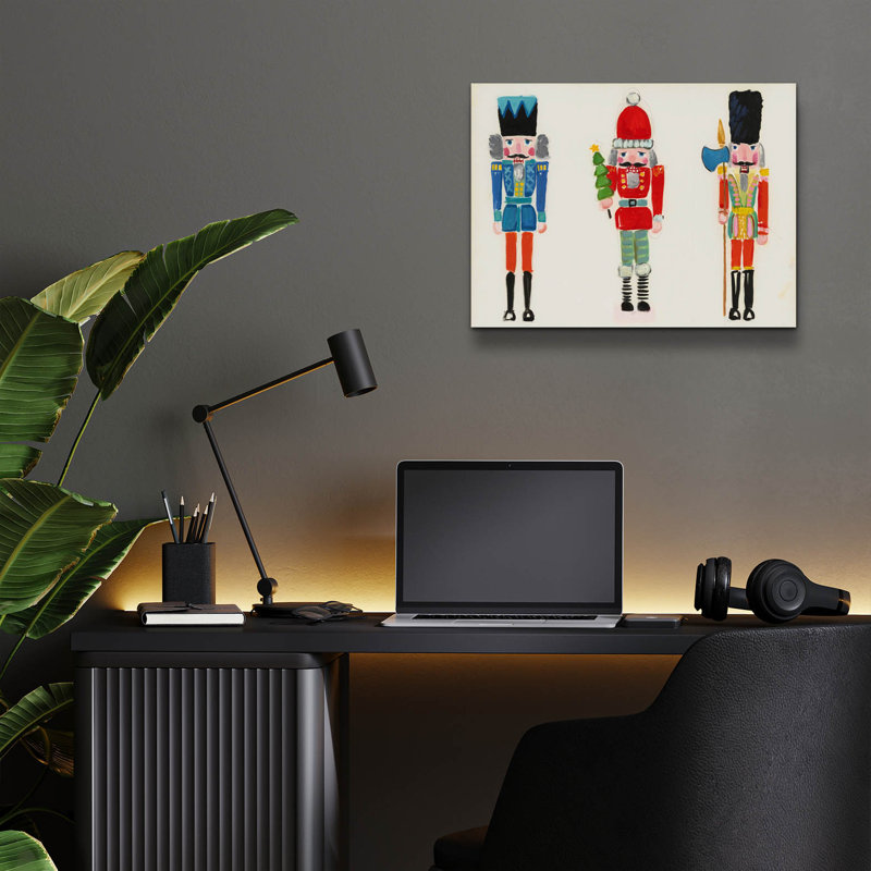 "Casse-noisette trio" par Jenny Westenhofer, H 12 po x l 16 po x P 0,13 po