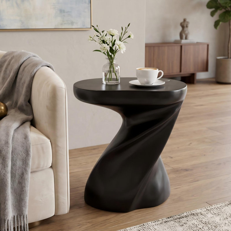 Table d'appoint sculpturale torsadée Ulman Contemporary MGO, design organique ajouré pour la décoration intérieure et extérieure