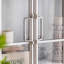 Blanc massif + vitrines en bois manufacturé
