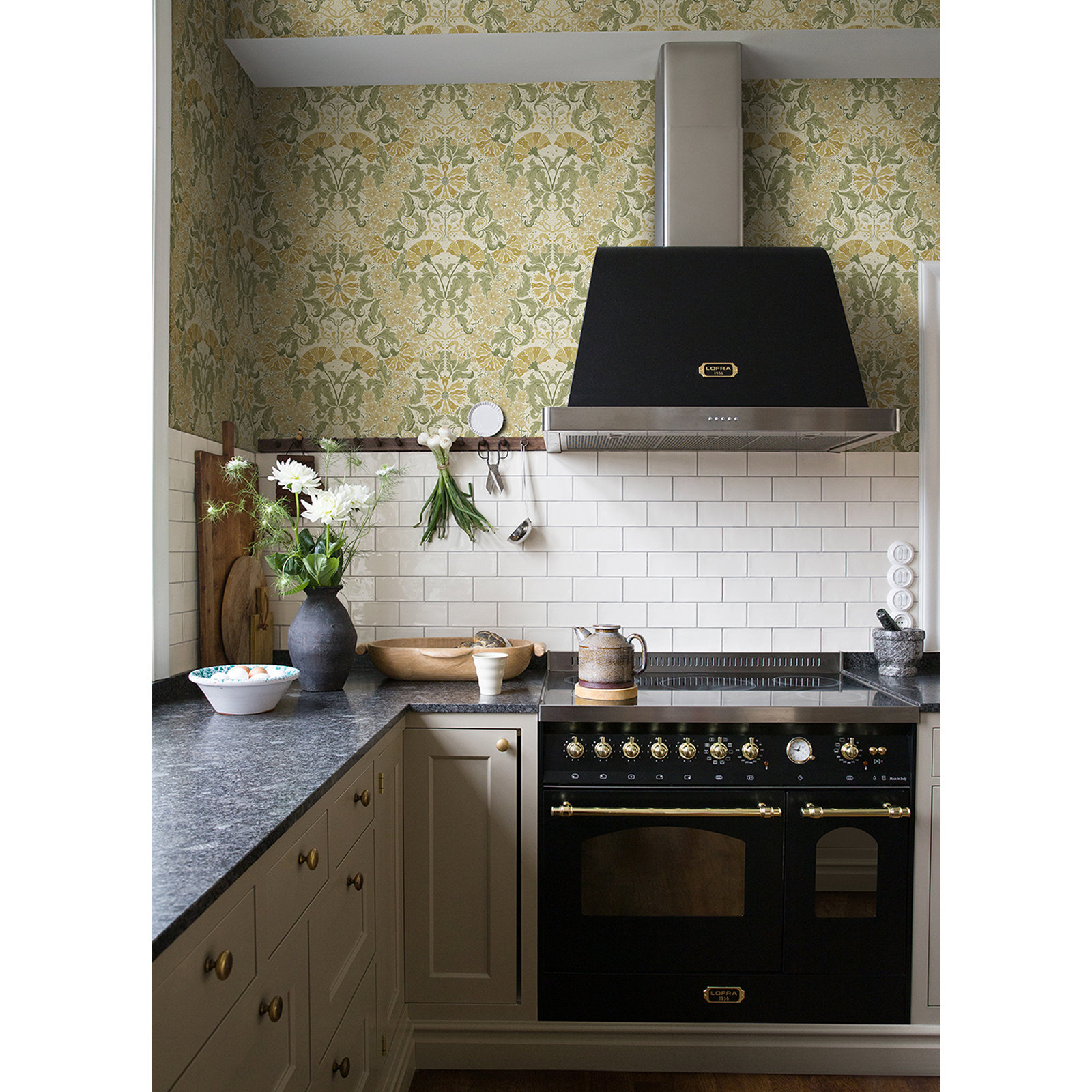 Francia Modern Floral Wallpaper, Gold