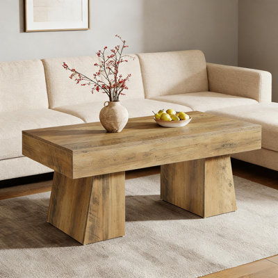 Élégante table de salle à manger en bois, centre de table rectangulaire pour les rassemblements, spacieuse et durable pour un usage quotidien.