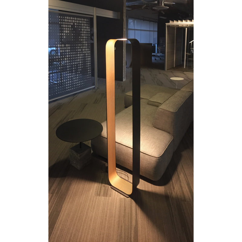 Contour Floor Lamp, White/Pearl