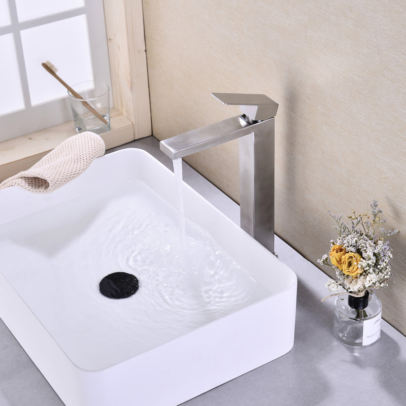 Robinet mélangeur en nickel brossé - maintient une fonctionnalité optimale contemporaine dans un style élégant et fonctionnel pour la salle de bain