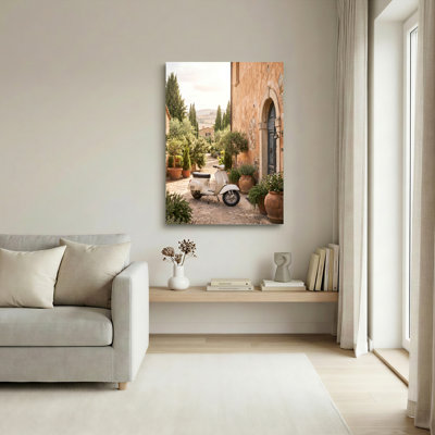 Ensemble de 1 tableau sur toile représentant une cour avec un scooter