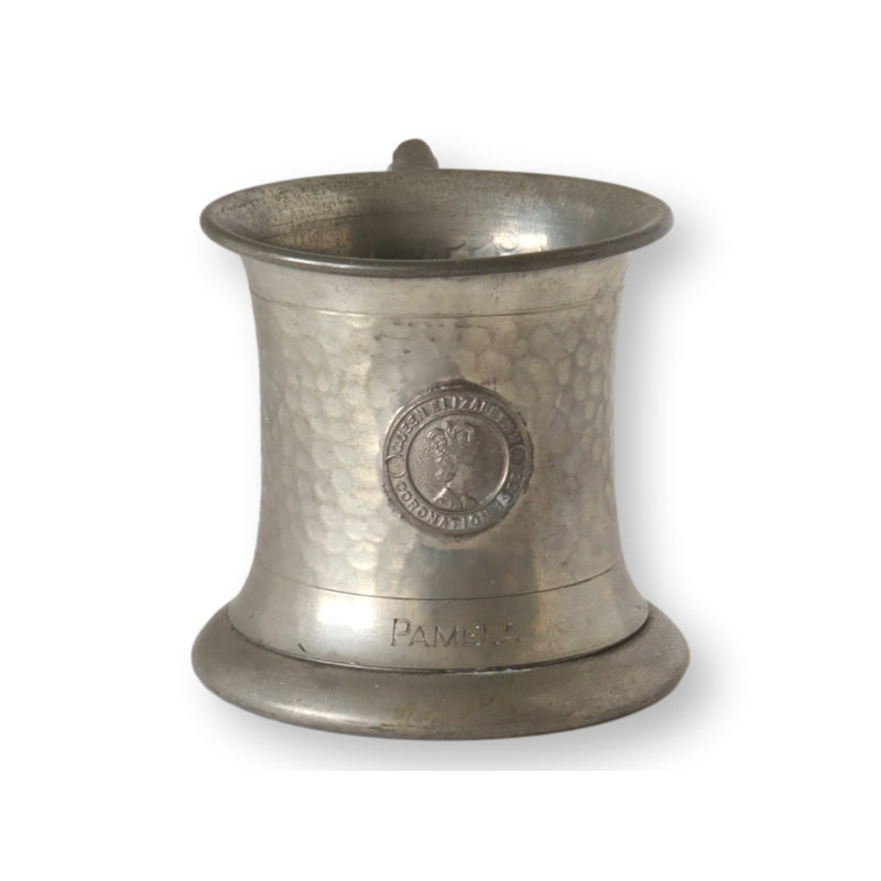 Grande tasse martelée couronnée Queen Elizabeth