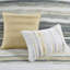 Très grand / très grand courtepointe 6 pièces avec jaune. Aquarelle tranquille pour une chambre à coucher confortable. Tissu en microfibre et coussins décoratifs, jaune très grand. Serene Stripe Peaceful Soft-119448926-119448925