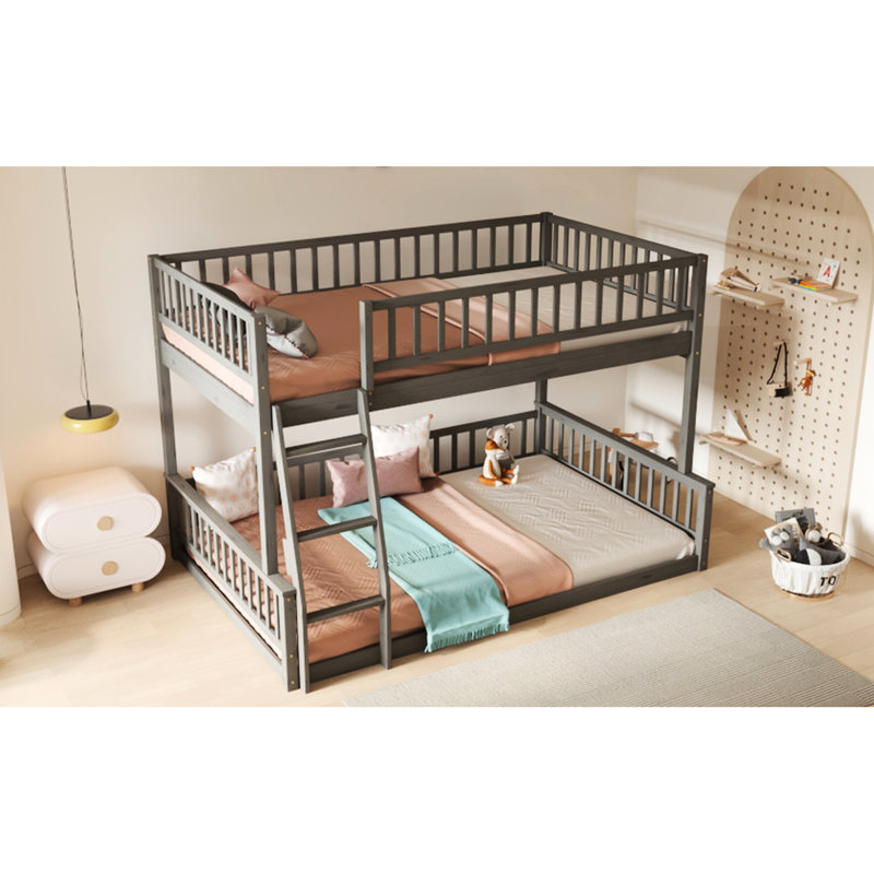 Lit double superposé au-dessus d'un grand lit double gris - Supporte les matelas sans glissières avec barrières de sécurité pour éviter les accidents pendant le sommeil