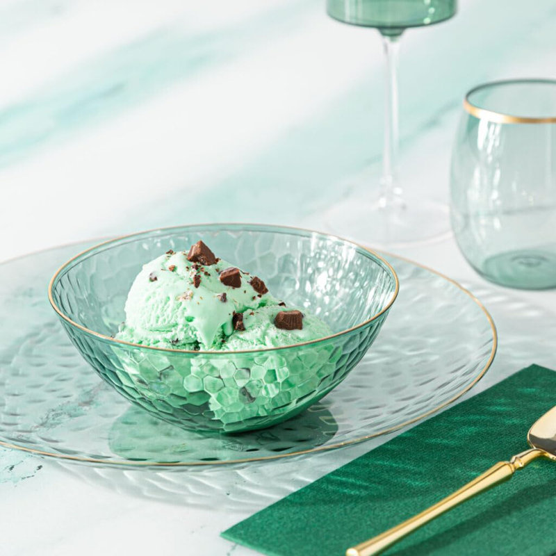 Bols en plastique vert martelé 12 oz avec bordure dorée EcoQuality pour 100 invités, 120 invités
