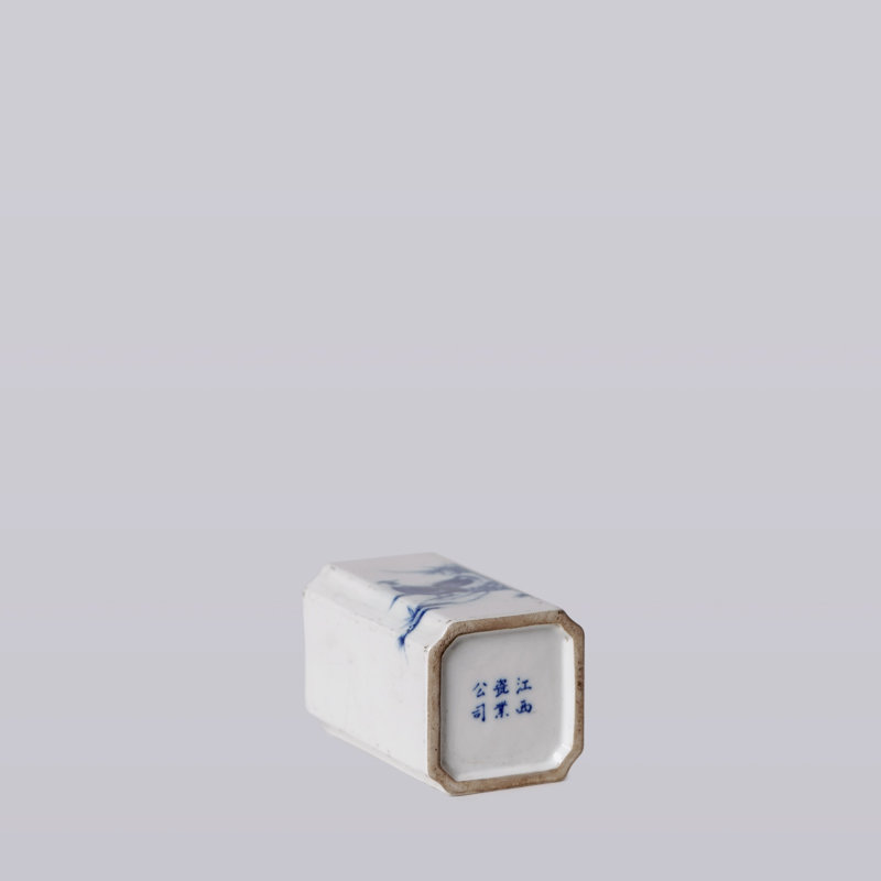Vase carré en porcelaine bleu et blanc des années 1920