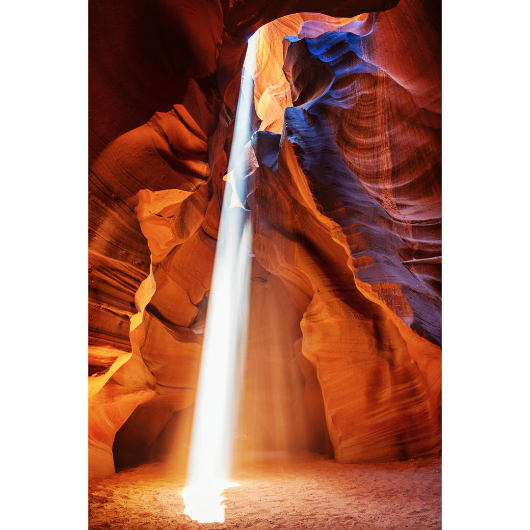 Lichtstrahl im Upper Antelope Canyon - Kunstdrucke auf Leinwand - Wrapped Canvas