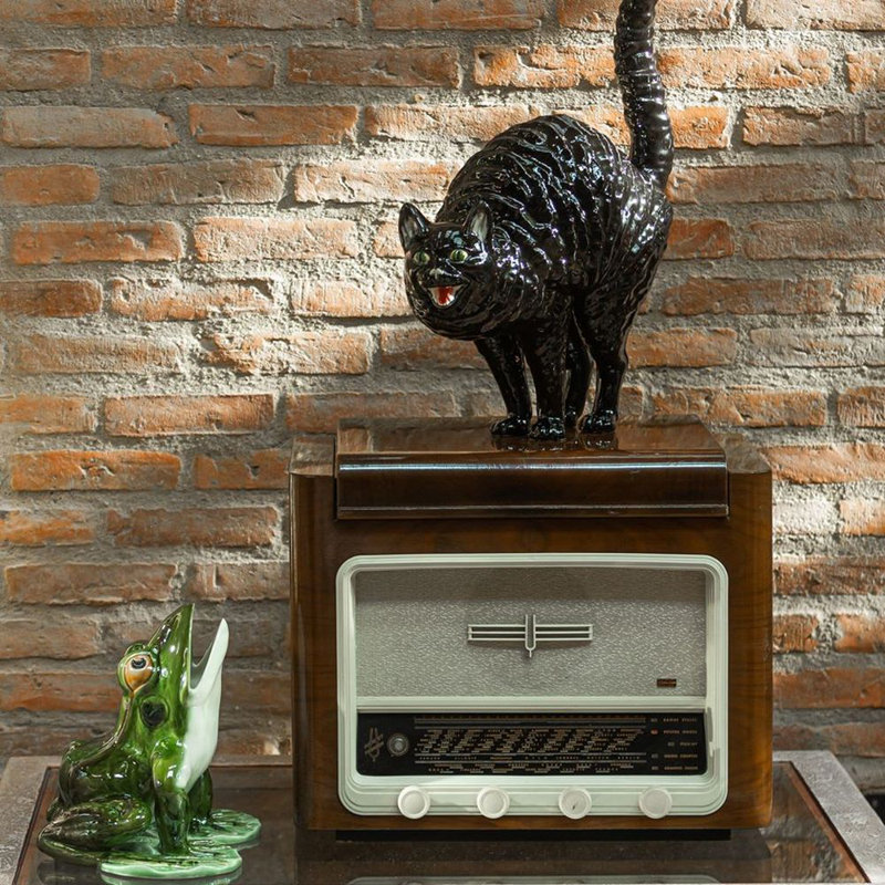 Hissing Cat Statue