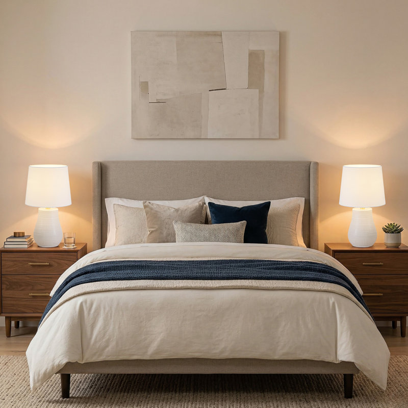 Lampe de table 19,25 po contemporaine en céramique blanche avec base texturée et abat-jour en lin, Blanc