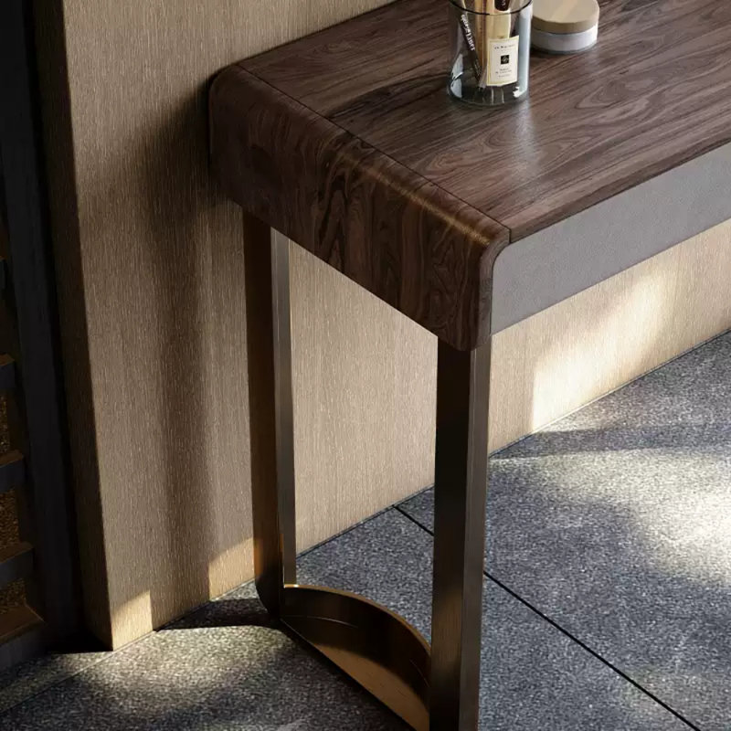 Commode en bois de noyer noir