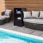 Organisateur de rangement imperméable pour serviettes en rotin de piscine, support pour spa autoportant avec deux tablettes ouvertes et tiroir amovible-130474967