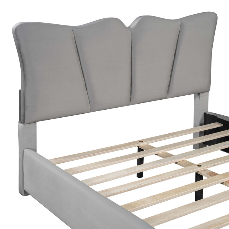 Lit plateforme tapissier au design polyvalent, offrant confort, durabilité et espace de sommeil supplémentaire pour une nuit de sommeil reposante