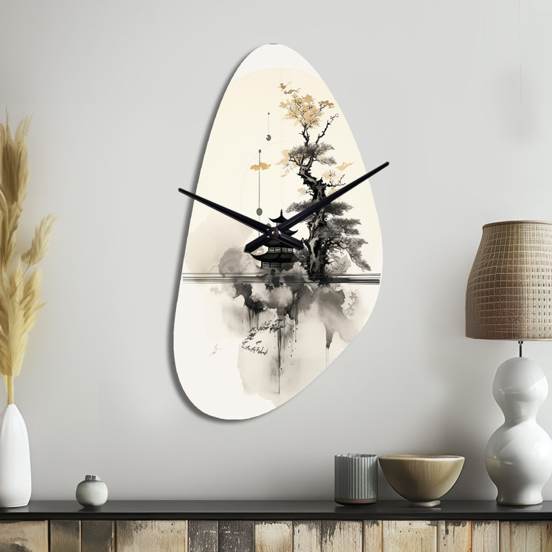 «Asian Art Samurais Landscape II - Asian Art Unique Shape», horloge murale asymétrique grise, Grand