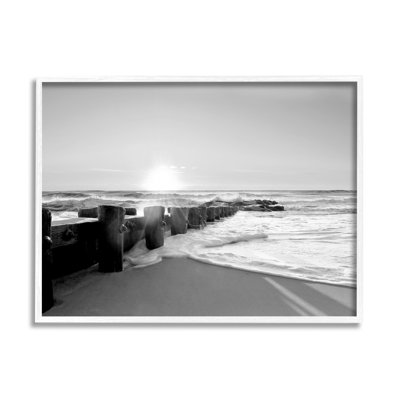 Plage, marée, écume de mer, paysage, photographie en noir et blanc, estampe numérique sur toile, art texturé par Natalie Carpentieri