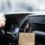 Porte-voiture à crochets diamantés à l'intérieur-994810296