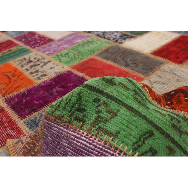 Tapis unique en laine noué à la main rouge / bleu / vert 6 pi 8 po x 10 pi 6 po années 2010 Papaleo