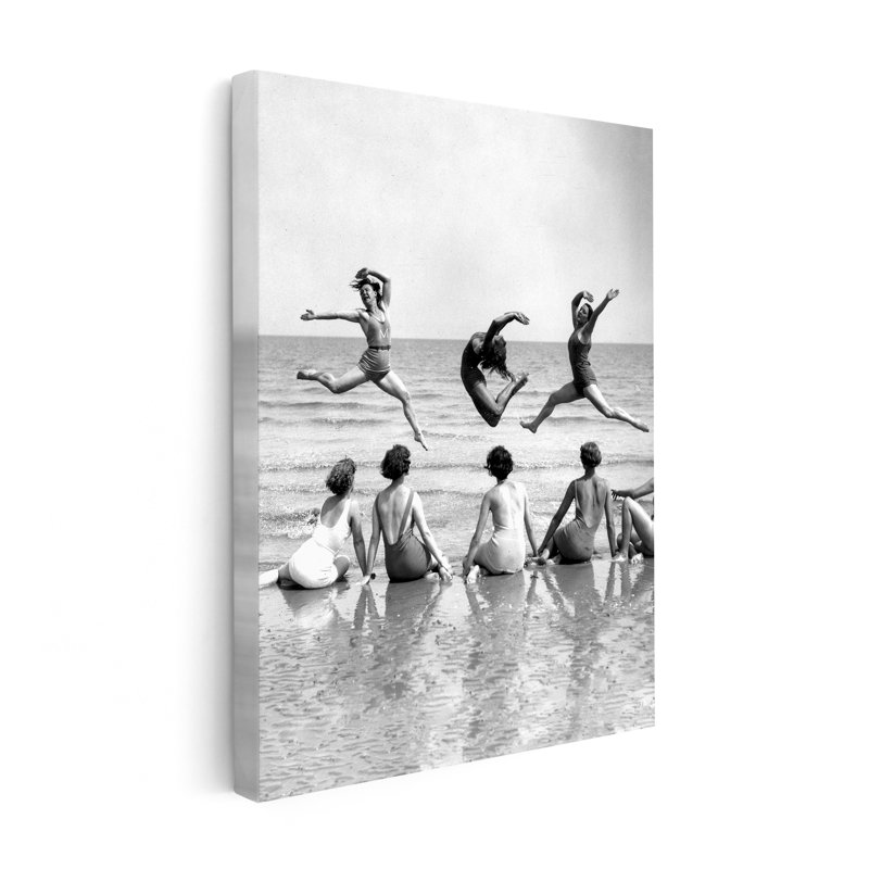 Femmes qui dansent sur la plage, Black Framed, Poster, 08"H x 10"W