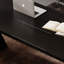 Bureau rectangulaire noir en bois massif et acrylique-109323300