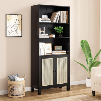 Grande bibliothèque avec portes en rotin, étagères de rangement en bois à 5 niveaux Grande bibliothèque pour bibliothèque, salon, chambre à coucher, bureau personnel - Organisateur autoportant avec tablettes réglables, armoire d'appoint naturelle