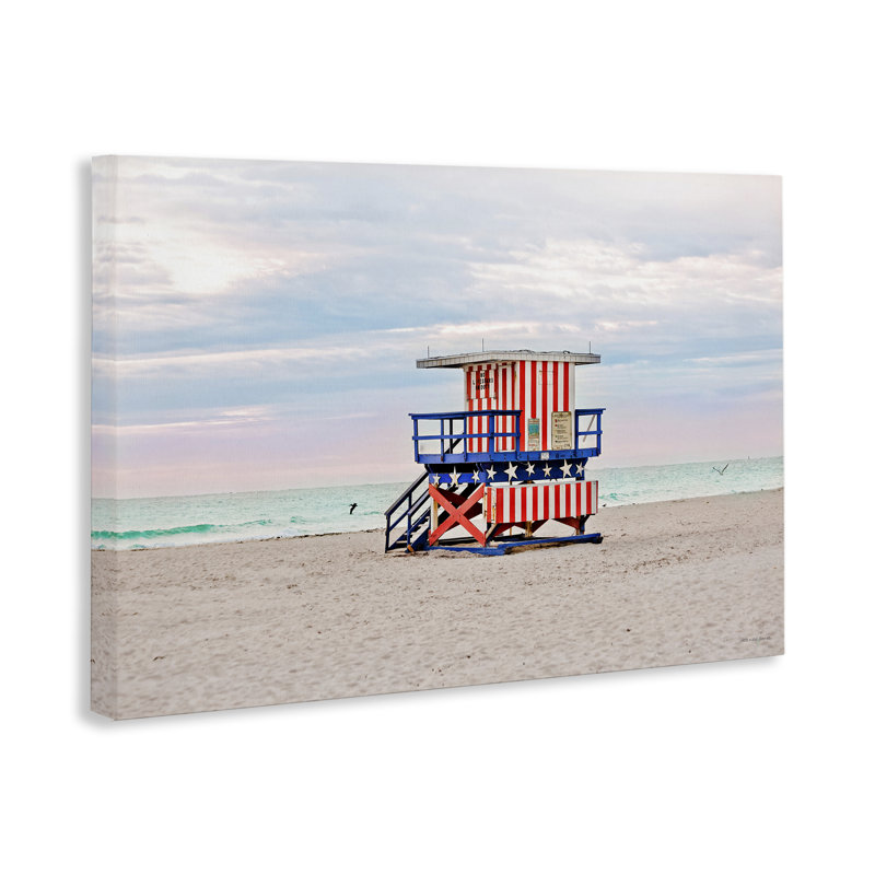 Toile Patriotic Lifeguard Hut, design par Seven Trees Design, H 30 po x l 45 po