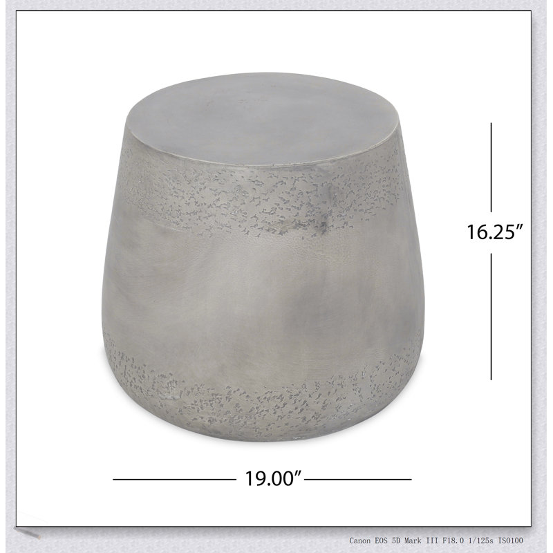 Table d'appoint ORION en béton léger avec charme bohème et fonctionnalité moderne, parfaite pour tout espace de vie