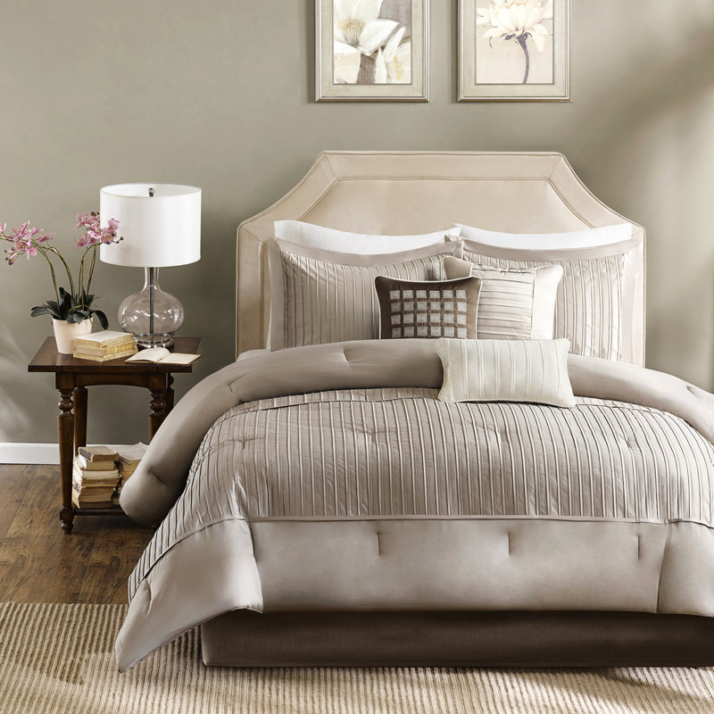 Ensemble d'édredon 7 pièces Charmeuse, Queen Comforter + 6 Additional Pieces