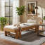 Lit de jour en bois d'acacia au fini teck avec coussin et coussin crème, housse de coussin lavable, conception moderne à profil bas pour le salon de patio