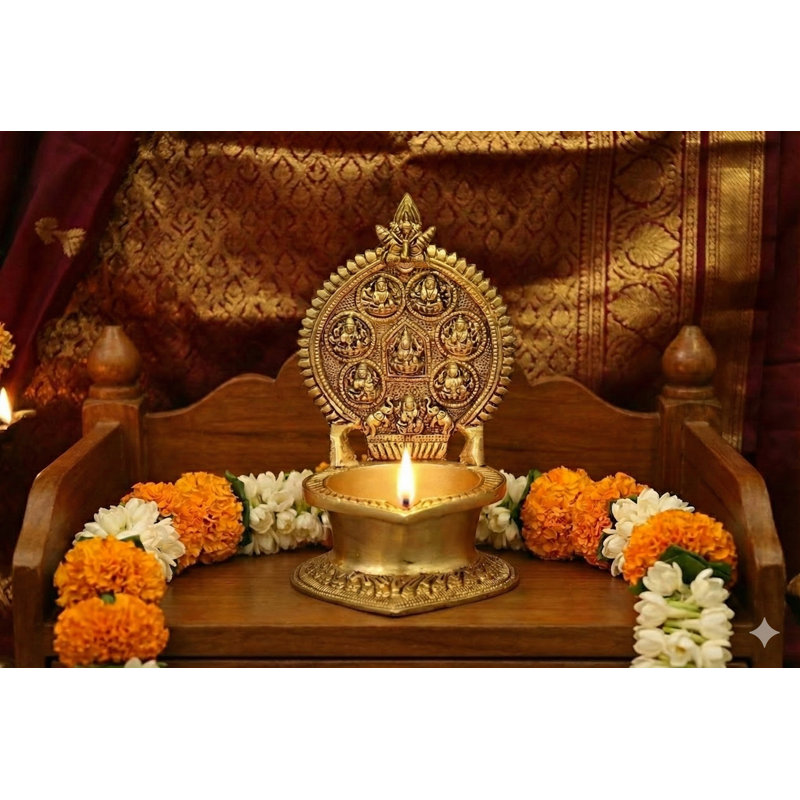 Lampe à huile 7 "Ashtalakshmi fabriquée à la main en laiton - autel traditionnel indien Diya et Puja (2 lb)