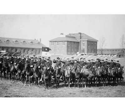 La cavalerie fixe est un exercice de formation d’exercice à leur base-reproduction de photo