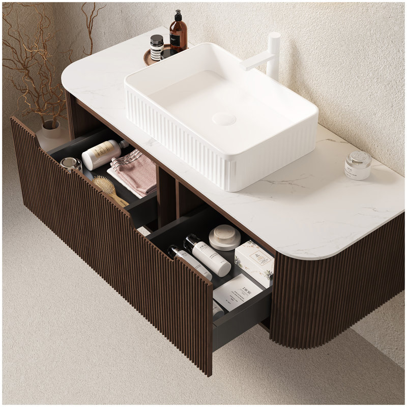 Meuble-lavabo de salle de bain 48 po Dina, meuble-lavabo rayé à bords arrondis avec 2 tiroirs, lavabo rectangulaire en céramique blanche et plateau en pierre frittée blanc de Carrare, pré-assemblé, couleur grain de bois noyer foncé