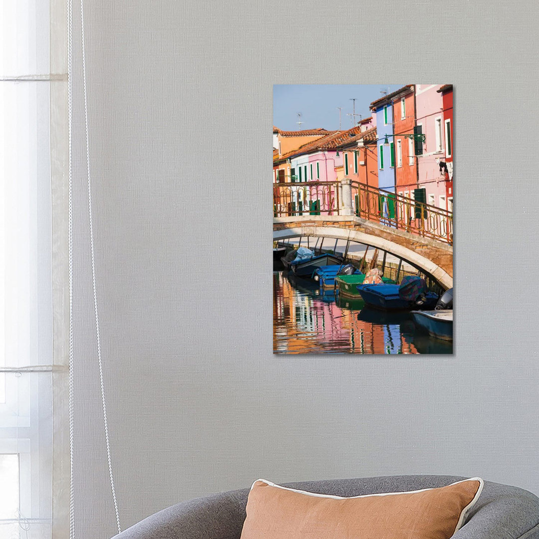 Italien, Burano. Reflection Of Colorful Houses In Canal. von Merrill Images - Gallery-Wrapped Canvas Giclée