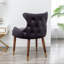 Fauteuil d'appoint en velours exquis avec garniture cloutée pour un confort accru et un style intemporel dans tout décor intérieur-331427150