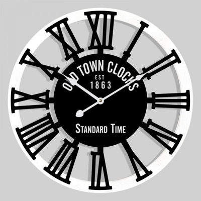 Horloge murale avec chiffres romains