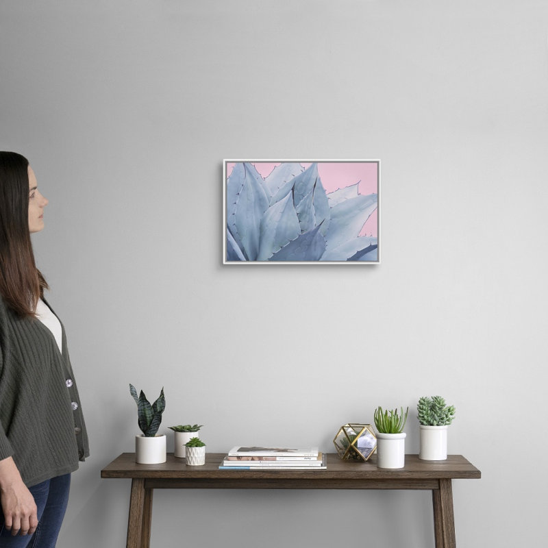 « Pink Crush V » par Elizabeth Urquhart-reproduction de photo sur toile, Cadre blanc, H 14 po x l 20 po x P 1,75 po