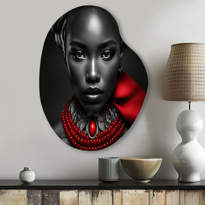 Art mural en métal asymétrique «The Lady with the Red Ruby III - Fashion Woman»