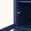 Garde-manger vintage avec portes en verre et plateaux de service-419933414